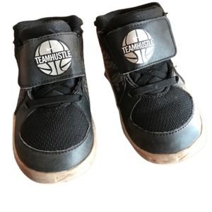 NIKE toddler baby sneakers TEAM HUSTLE kids